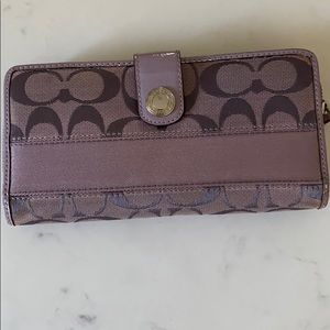 Coach wallet light violet